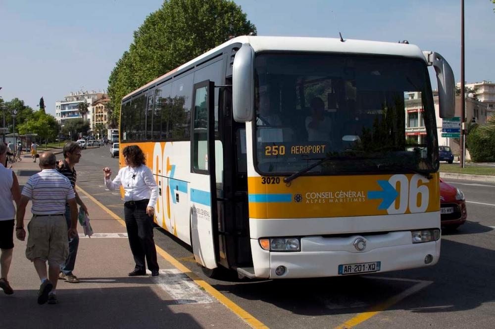 fransk-buss-8744 fransk-buss-8744