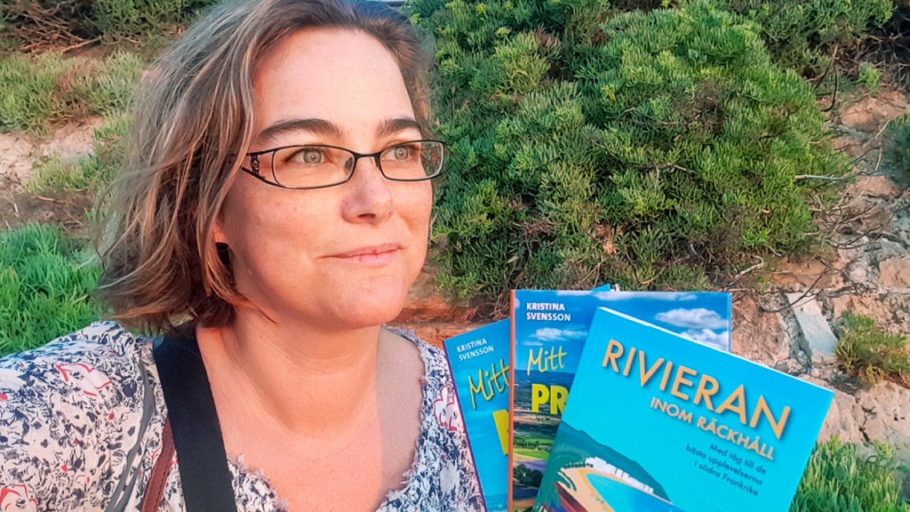Kristina Svensson med reseguiderna Mitt Nice, Mitt Provence och Rivieran inom räckhåll.