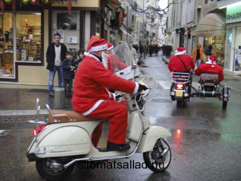 jultomtar på veteranvespa