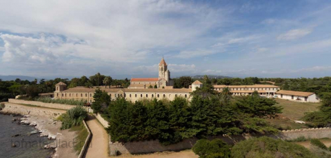 Det moderna klostret på St Honorat