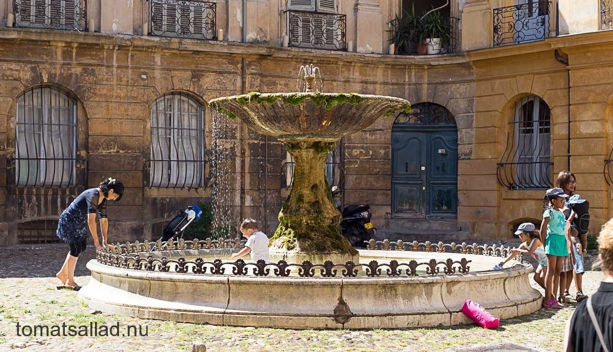 Fontän på Place d\'Albertas i Aix en Provence