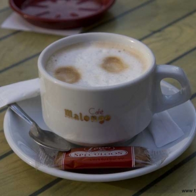 En kopp fransk kaffe med mjölk