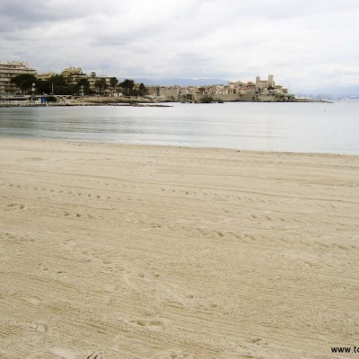 Nykrattad strand i Antibes