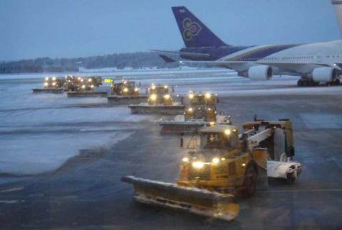 Snöröjningskaravan på Arlanda