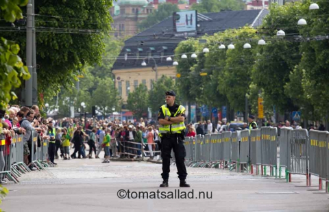 Polis vaktar banan i Brunnsparken