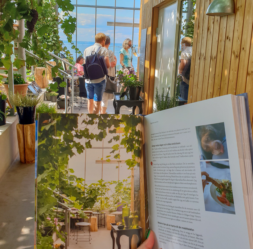 Uppgrenna naturhus, samma vy i boken och i verkligheten