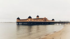 Kallbadhuset i Varberg i olika väder Kallbadhuset i Varberg i olika väder